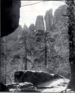 Blick zum Dreifingerturm und den Schrammsteintürmen im Schrammsteingebiet